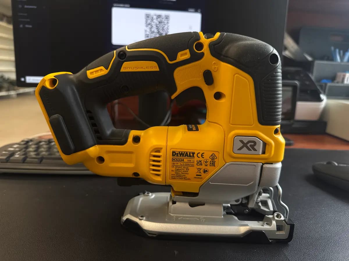 Akumuliatorinis siaurapjuklis DeWalt 18v