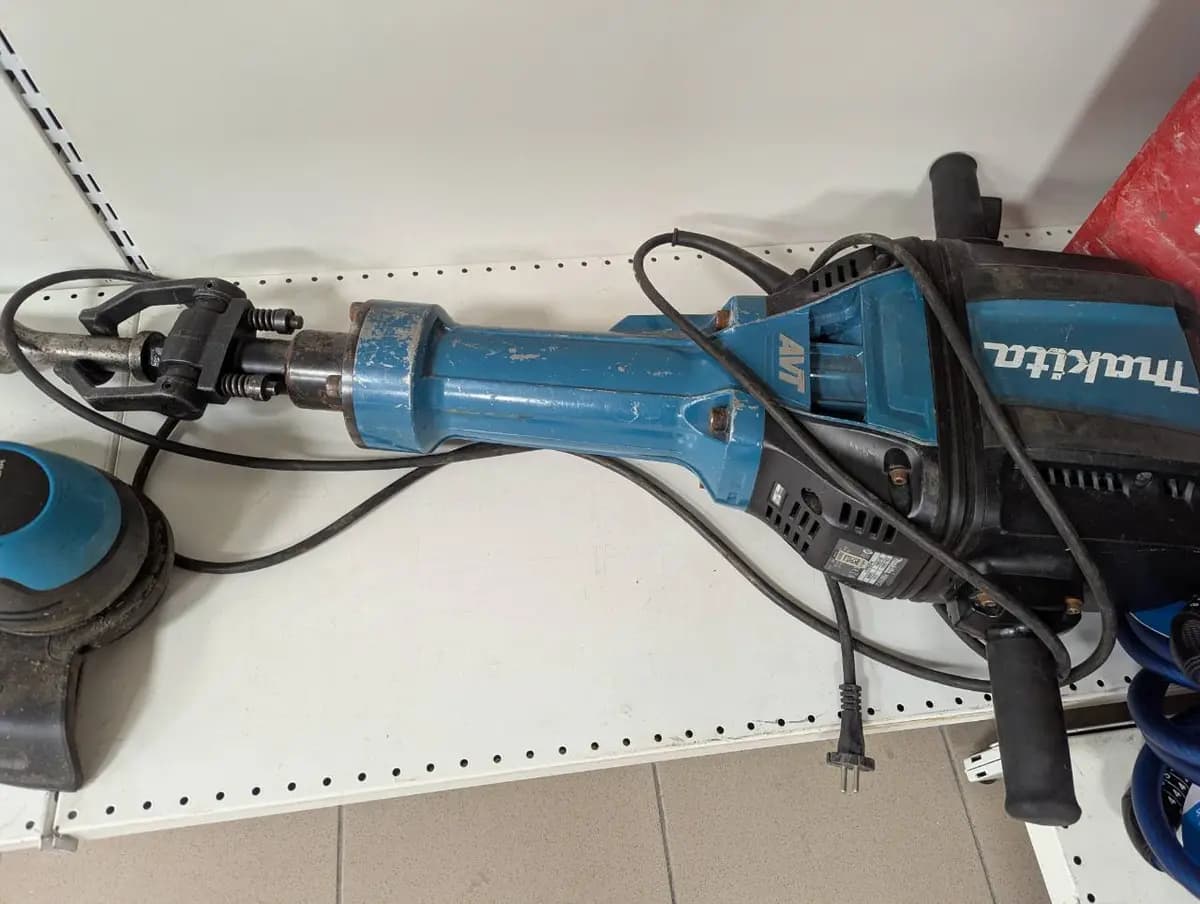 Makita atskelimo plaktukas HM1810