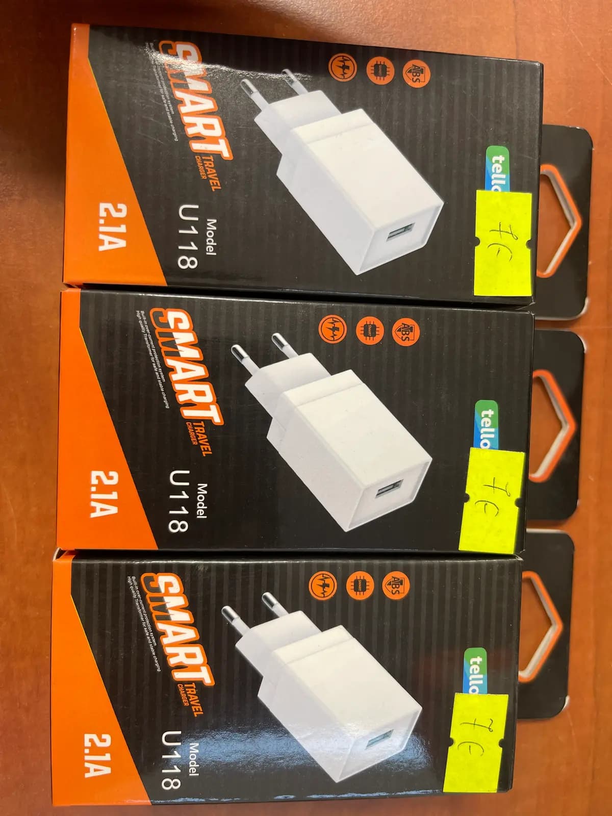 Įkroviklis Tellos su USB jungtimi U118 (2.1A)