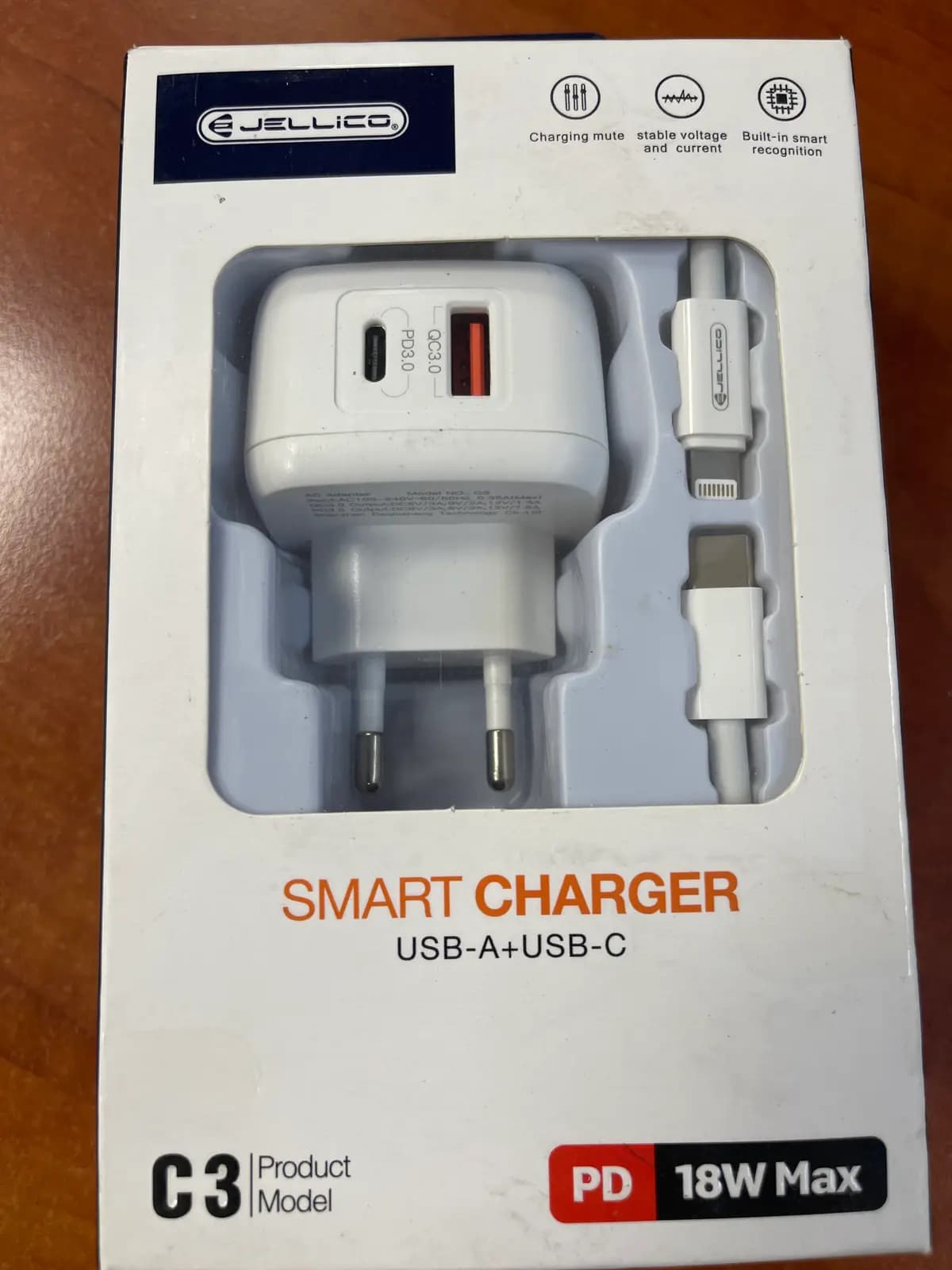 JELLICO C3 tinklo įkroviklis su „Lightning“ kabeliu, USB-A ir USB-C, 18 W, „Quick Charge“, baltas