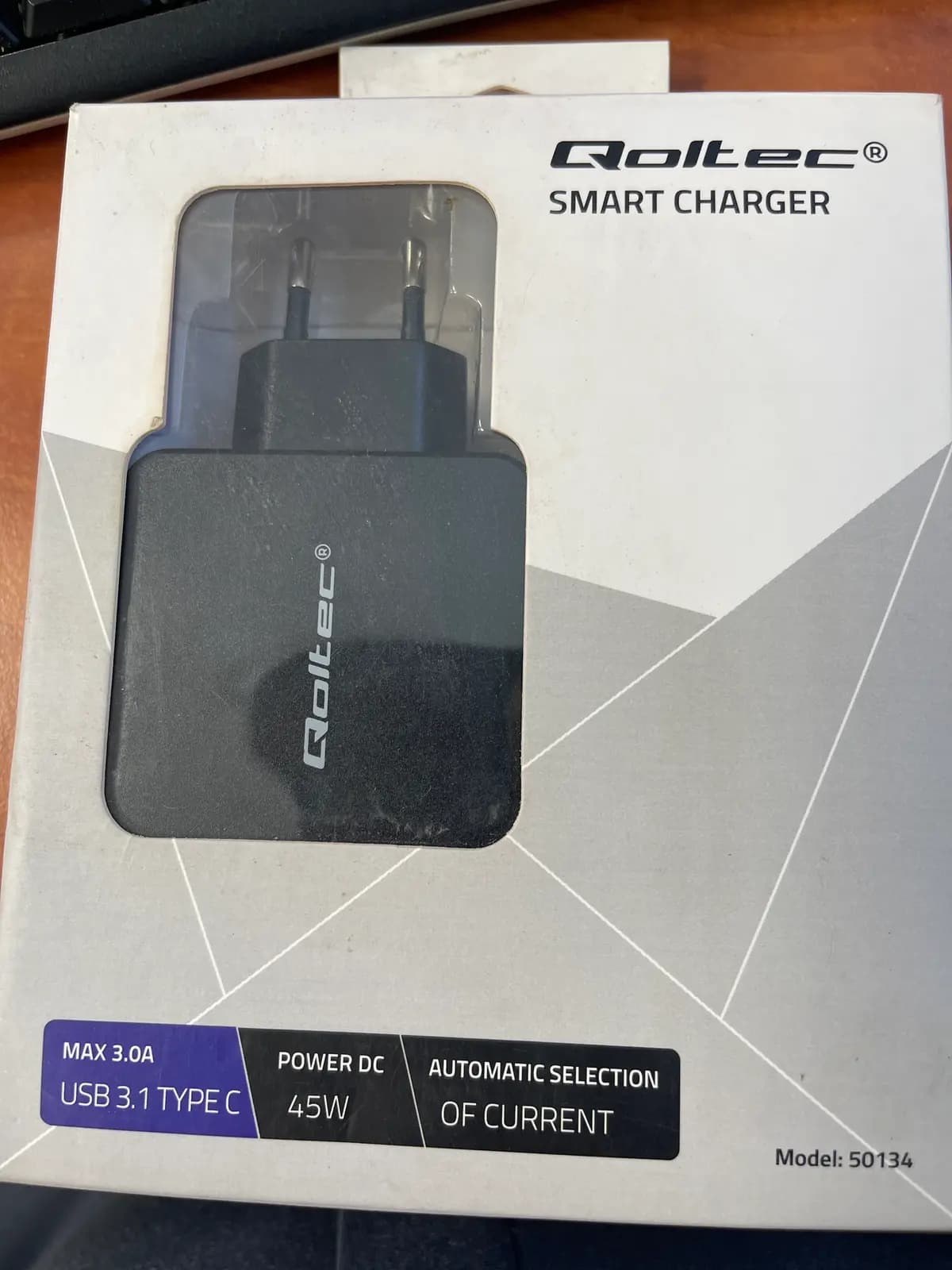 Qoltec universalus tinklo įkroviklis, 45 W, USB-C PD, 5–20 V, 2–3 A